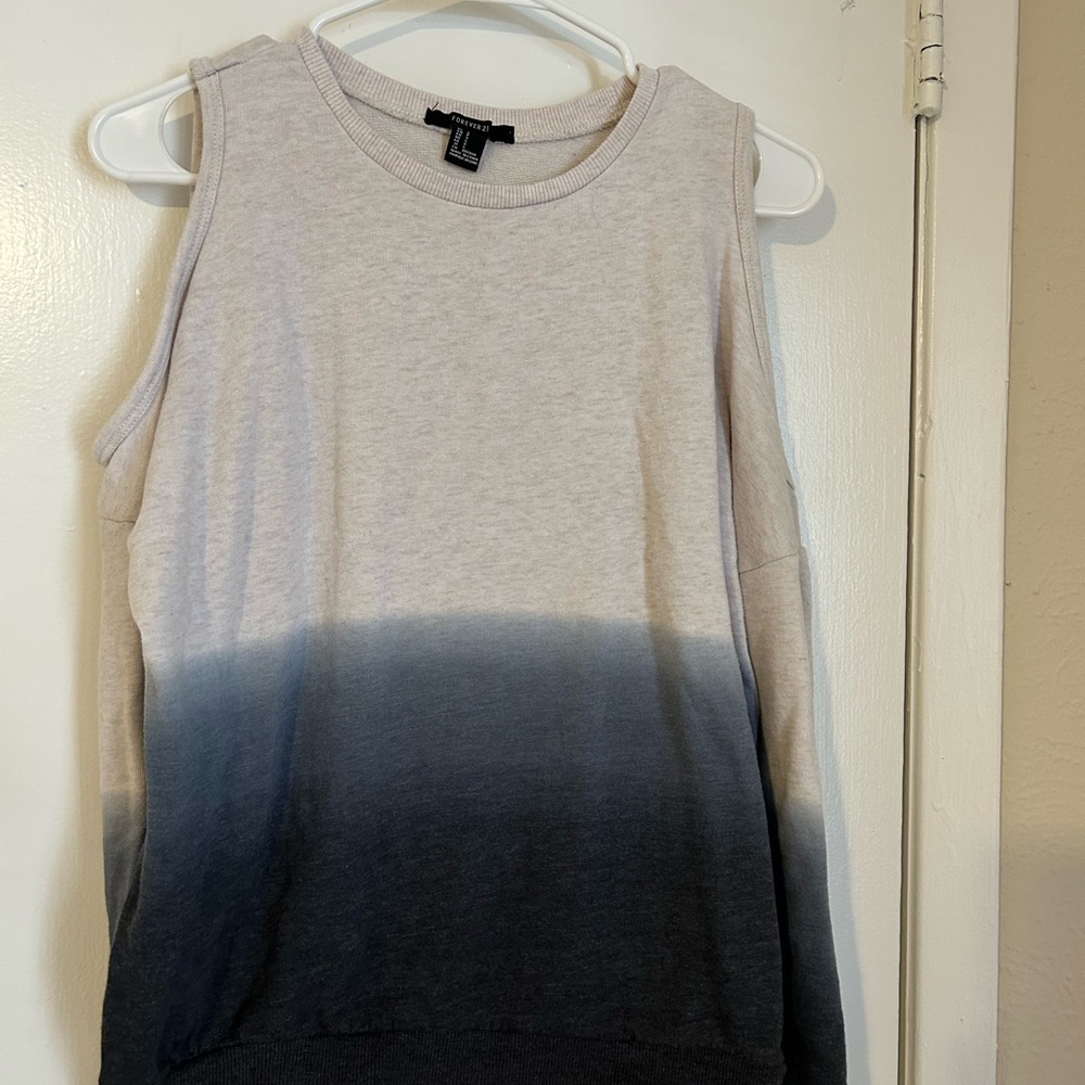 Open shoulder sweater ombré